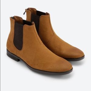 NWOB Spring Tan Chelsea Boots